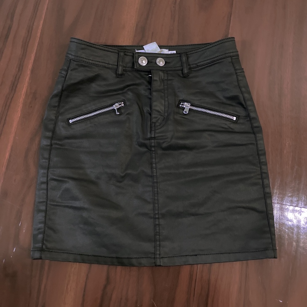 H&M Black mini skirt